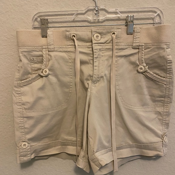 Gloria Vanderbilt Shorts size 8 - Picture 1 of 3